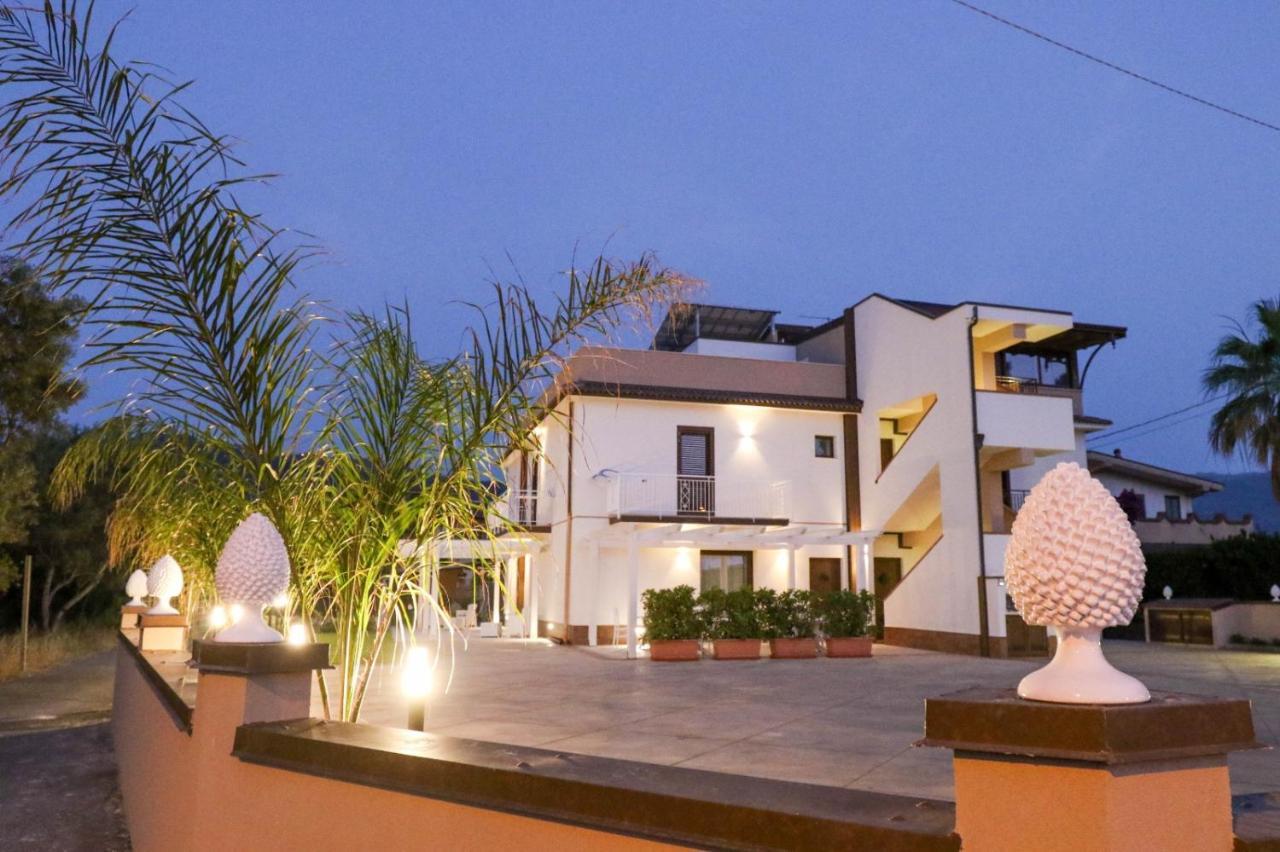 B&B Il Girasole Capo dʼOrlando Exteriör bild